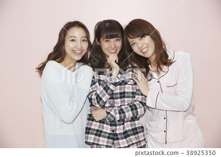 睡衣派對婦女協會 睡衣派對婦女協會 38925350
