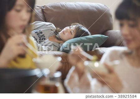 Hot pot party girls meeting 38925584