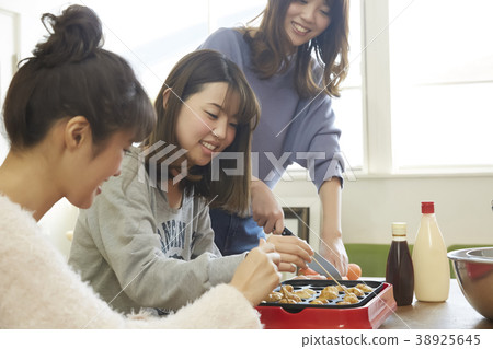 Takoyaki Party Women's Association 38925645