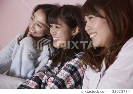 睡衣派對女孩派對電影觀看 38925784