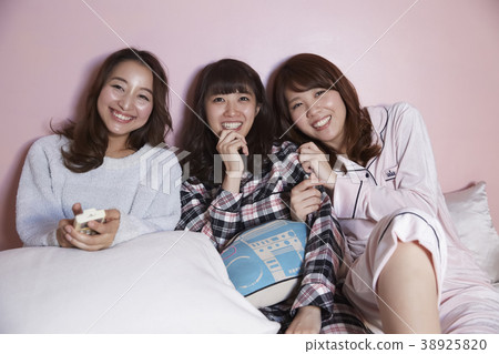 睡衣派對女孩派對電影觀看 38925820