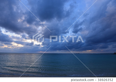 沖繩海岸的海灘 38926352