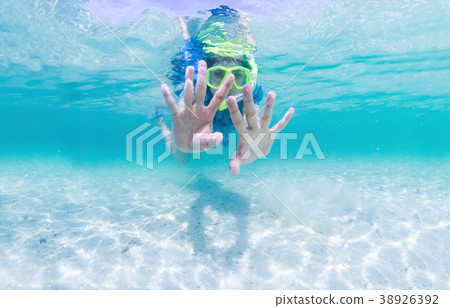 Girl in snorkeling mask dive. 38926392