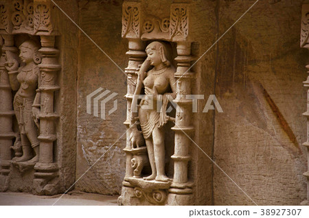 Apsara idol on the inner wall of Rani ki vav Apsara idol on the inner wall of Rani ki vav 38927307