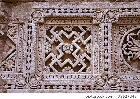 Patola pattern on the inner wall of Rani ki vav 38927345