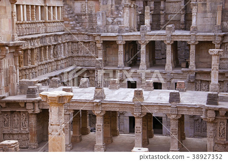 Carved idols on the inner wall of Rani ki vav Carved idols on the inner wall of Rani ki vav 38927352
