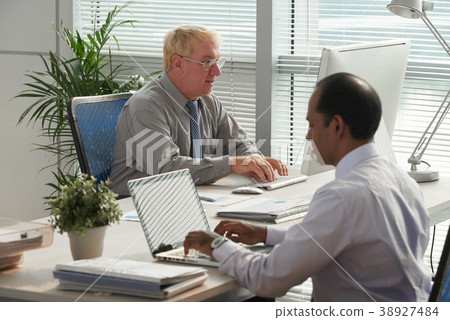 Marketing specialists Marketing specialists 38927484