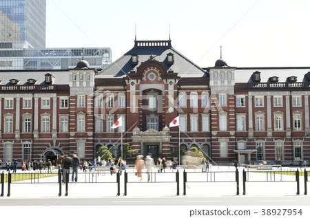 東京都市風景在日本東京站丸之內站廣場更新。相關P搜索是東京車站廣場更新風景照片 38927954