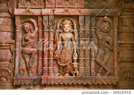 Carved idol on the outer wall, Hatkeshwar Mahadev 38928458