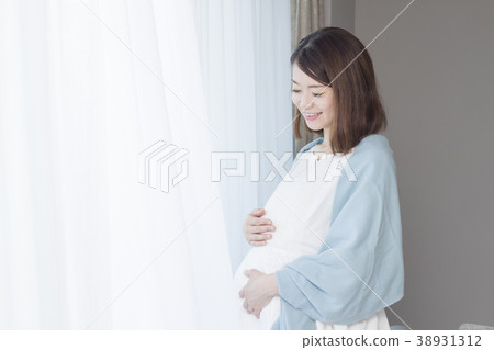 Pregnant woman 38931312