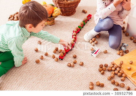 Games with natural materials 38932796