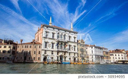 VENICE, ITALIA - JUNE 26, 2017: View on Canal 38934095
