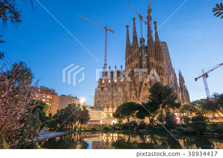 Sagrada Familia After sunset Before light up Sagrada Familia After sunset Before light up 38934417