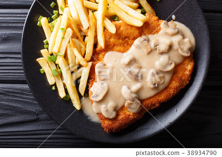 Crispy Fried Pork Chops (Jaeger Schnitzel) Crispy Fried Pork Chops (Jaeger Schnitzel) 38934790