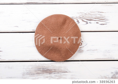 Beige color beret for women. Beige color beret for women. 38936263