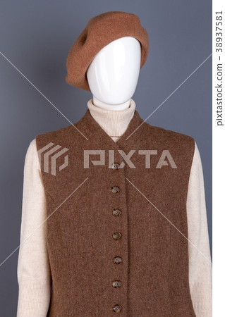 Mannequin in sweater and waistcoat. 38937581