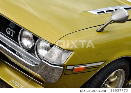 Japan's famous car headlights 38937773