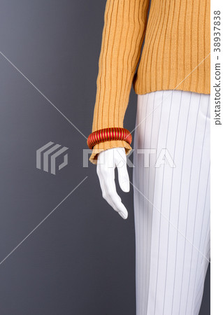 Mannequin with female bracelet, copy space. 38937838