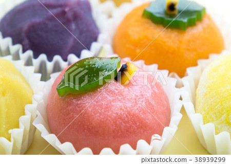 Assorted Japanese sweets Assorted Japanese sweets 38939299