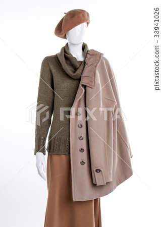 Beige cashmere coat for women. 38941026