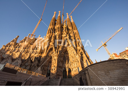 Sagrada Familia在黎明的早晨 Sagrada Familia在黎明的早晨 38942991