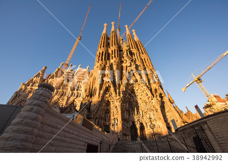Sagrada Familia在黎明的早晨 Sagrada Familia在黎明的早晨 38942992