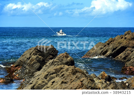 Small boat fishing off Australian coast Small boat fishing off Australian coast 38943215