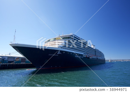 船停泊在海濱公園在聖地亞哥，加利福尼亞，美國 38944971