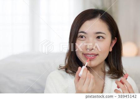 A woman to make up A woman to make up 38945142