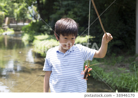 Primary schoolchild series crawfish fishing Primary schoolchild series crawfish fishing 38946170