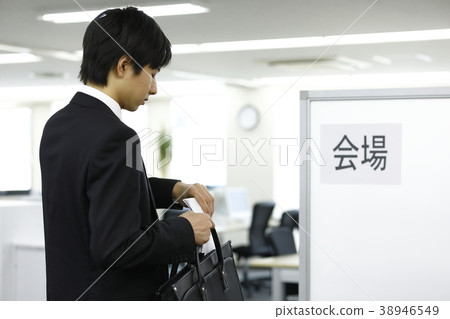 一個年輕的商人 一個年輕的商人 38946549