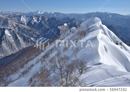 Snowy mountain in spring See the large valley of snow covered Tanigawadake Nishi-Kuroonon and the distant mountains of Okutone Snowy mountain in spring See the large valley of snow covered Tanigawadake Nishi-Kuroonon and the distant mountains of Okutone 38947282