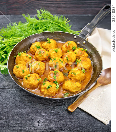 Meatballs in pan with sauce on black board 38948884