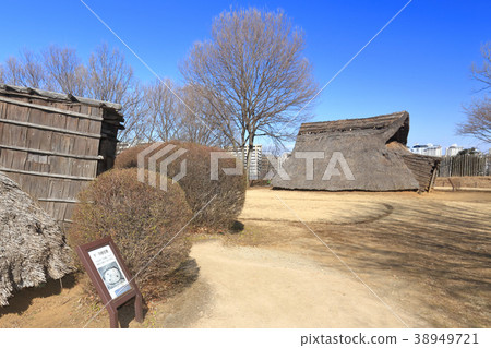 The pit dwelling house of Otsuka Tochikushi ruins park The pit dwelling house of Otsuka Tochikushi ruins park 38949721