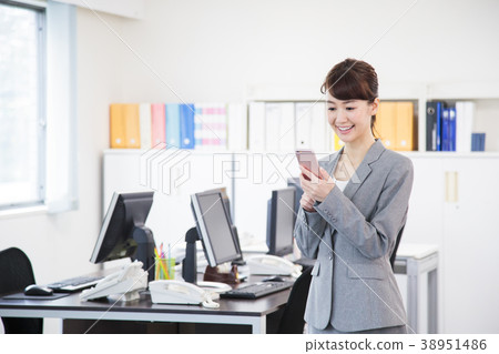 營業所女性商人 38951486