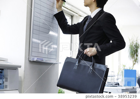 一個年輕的商人 38953239