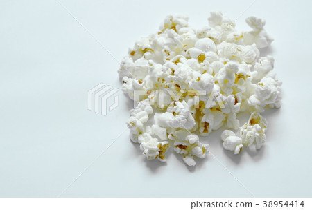 salty popcorn bulk on white background 38954414
