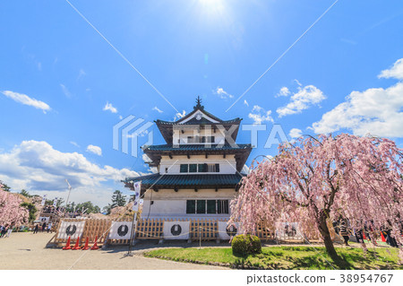 Landscape of the castle tower of Hirosaki Castle after relocation 38954767
