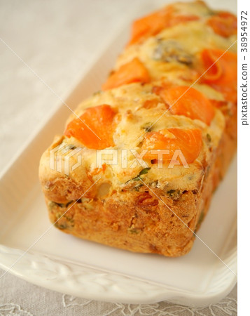 Keyhole Hall (vertical position) of smoked salmon and quail eggs 38954972