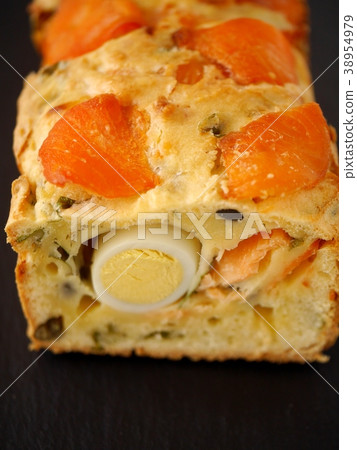 Smoked salmon and quail egg keisare cross section black background (up) 38954979