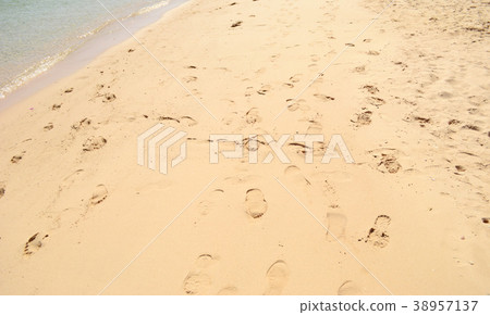footprints 38957137