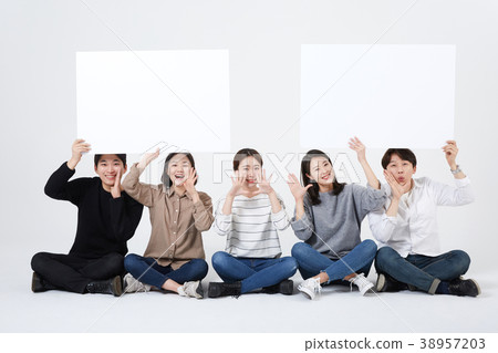 Friends, colleagues, men, women, Koreans Friends, colleagues, men, women, Koreans 38957203