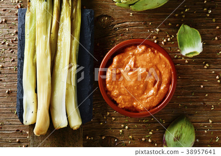 calcots, sweet onions typical of Catalonia, Spain calcots, sweet onions typical of Catalonia, Spain 38957641