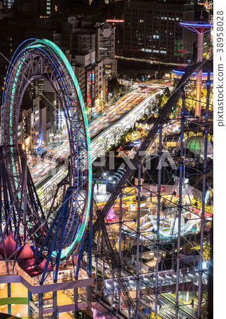 Amusement park in the city center 38958028