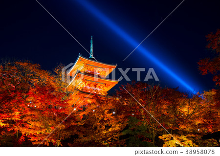 Autumn leaves of Kiyomizudera Autumn leaves of Kiyomizudera 38958078