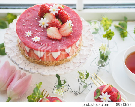 Tea time with strawberry rare cheese cake Tea time with strawberry rare cheese cake 38958655