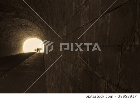 舊隧道內 Inside the old tunnel トンネル内 崎頂 竹南 苗栗 火車站 子母隧道 舊隧道內 Inside the old tunnel トンネル内 崎頂 竹南 苗栗 火車站 子母隧道 38958917