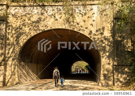 Old Tunnel Old Tunnel Cool Season The bleak season Sakicho Takenan 38958961