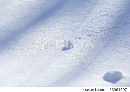 Snow surface Small snow roll Snow surface Small snow roll 38961297