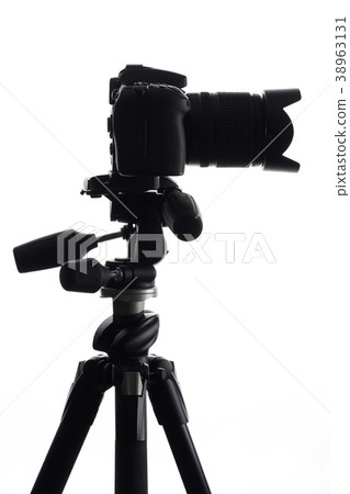 SLR camera on tripod isolated on white 38963131